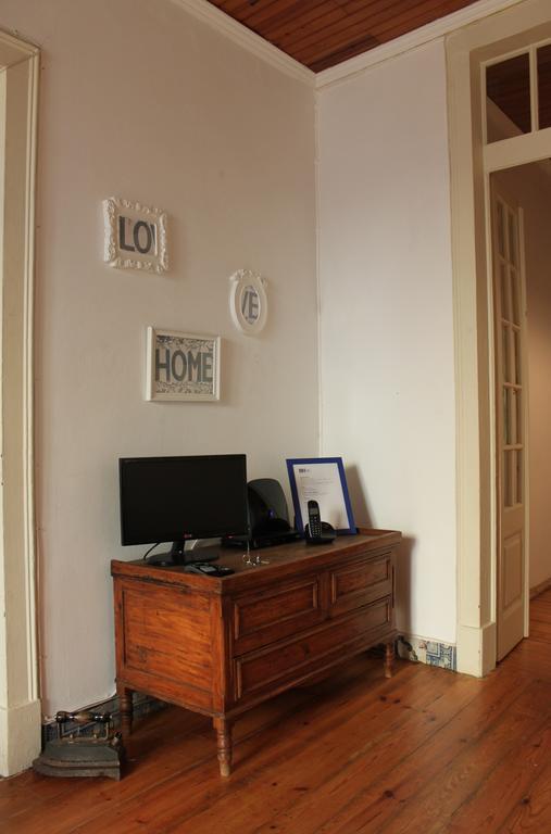 The Blue House - Lively Bairro Alto Apartment Lisbon Room photo